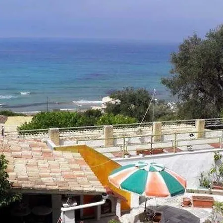 Akis Kontogialos-pelekas *