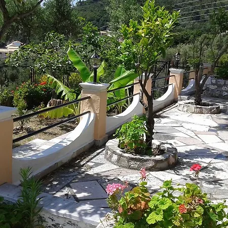 Akis Kontogialos-pelekas *