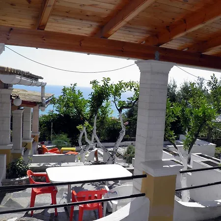 Akis Kontogialos-pelekas *