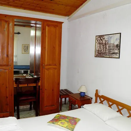 Akis Kontogialos-pelekas