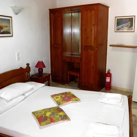 Akis Kontogialos-pelekas *