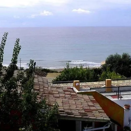 Akis Kontogialos-pelekas Apartament