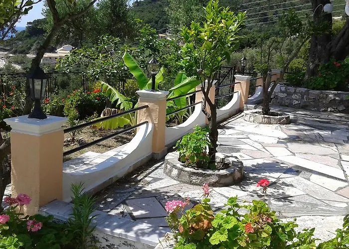 Akis Kontogialos-pelekas *