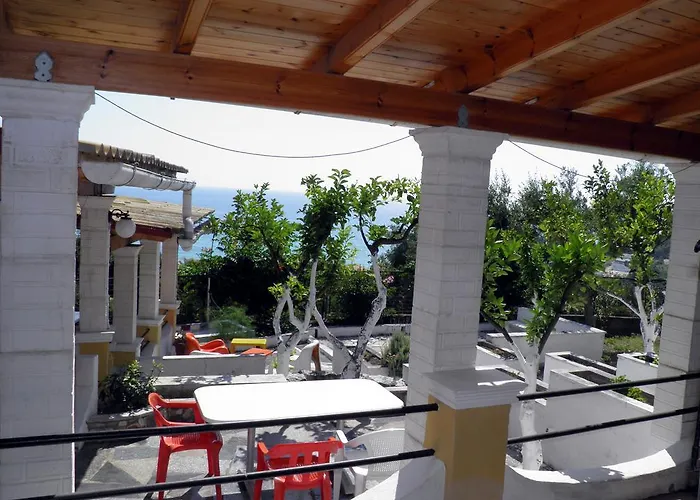 Akis Kontogialos-pelekas *