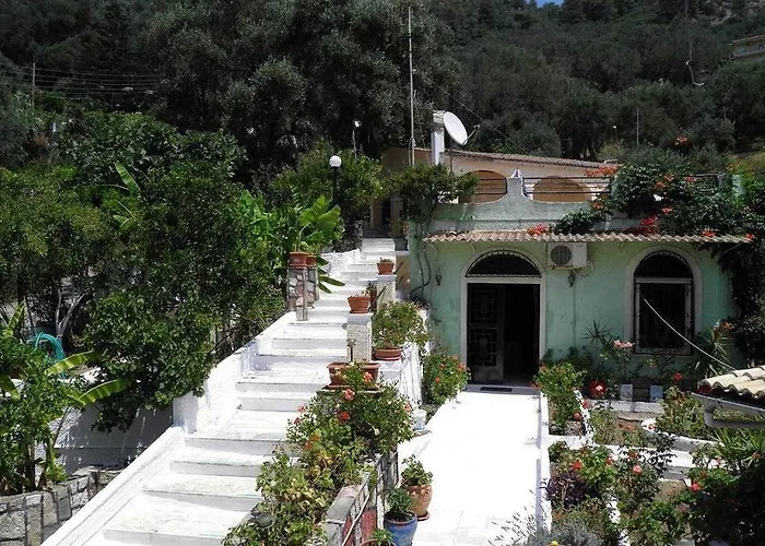 Akis Kontogialos-pelekas Apartmán *